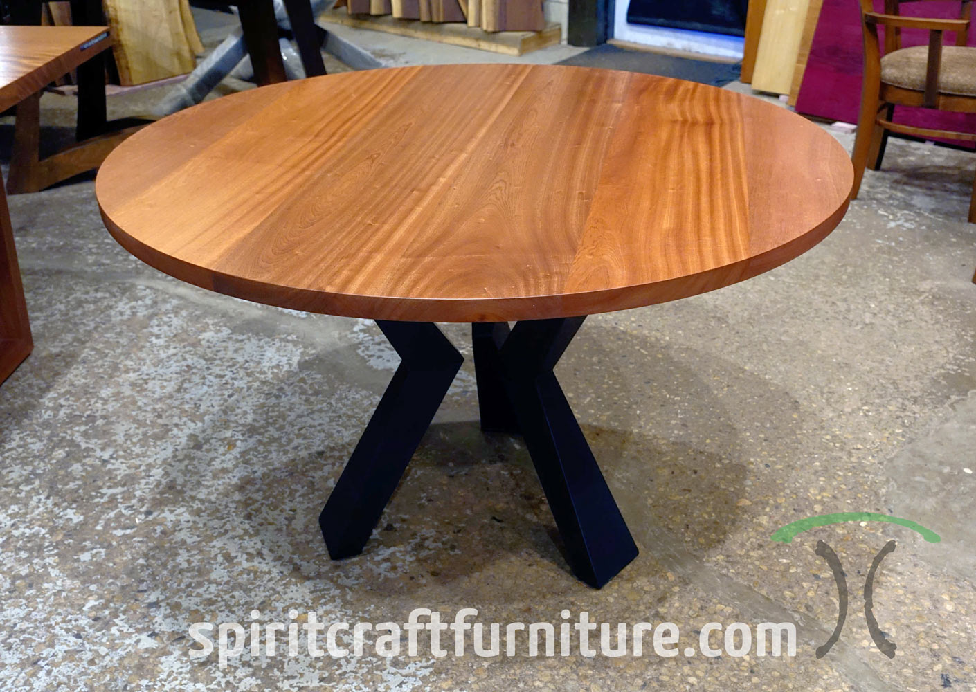 Round Custom Made Solid Wood Dining, How Many Chairs Around A 54 Inch Round Table